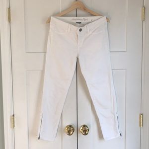 American Eagle white mid-rise jeggings